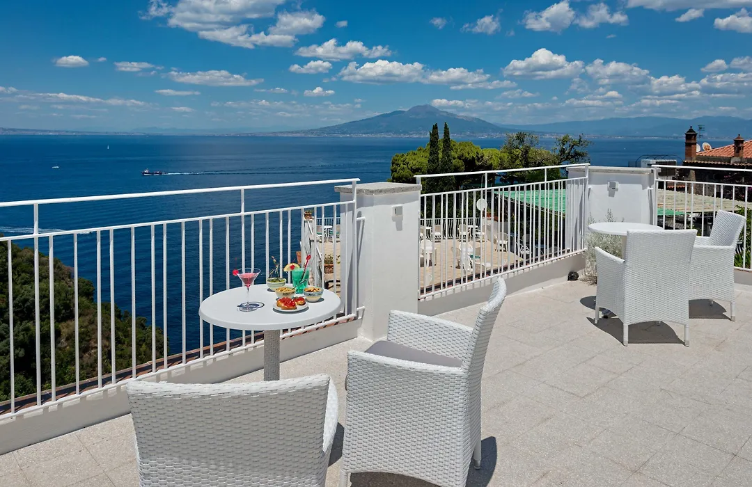 Boutique Hotel Helios-1